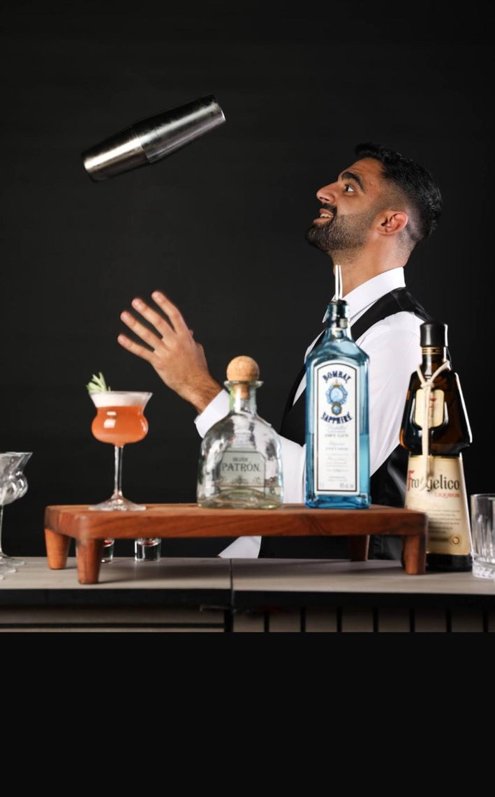 Indios Bar flair bartender